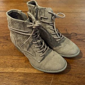 Girls faux suede booties. Size 12